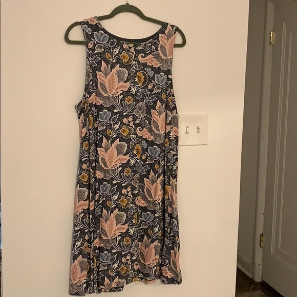 LOFT Dresses & Skirts - Floral swing dress